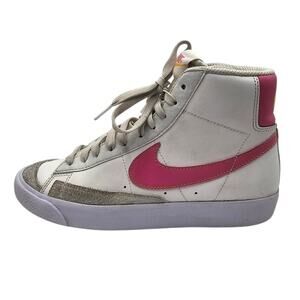 Nike Youth Blazer Mid '77 in Summit White/Pinksicle Mid Top Retro Sneaker